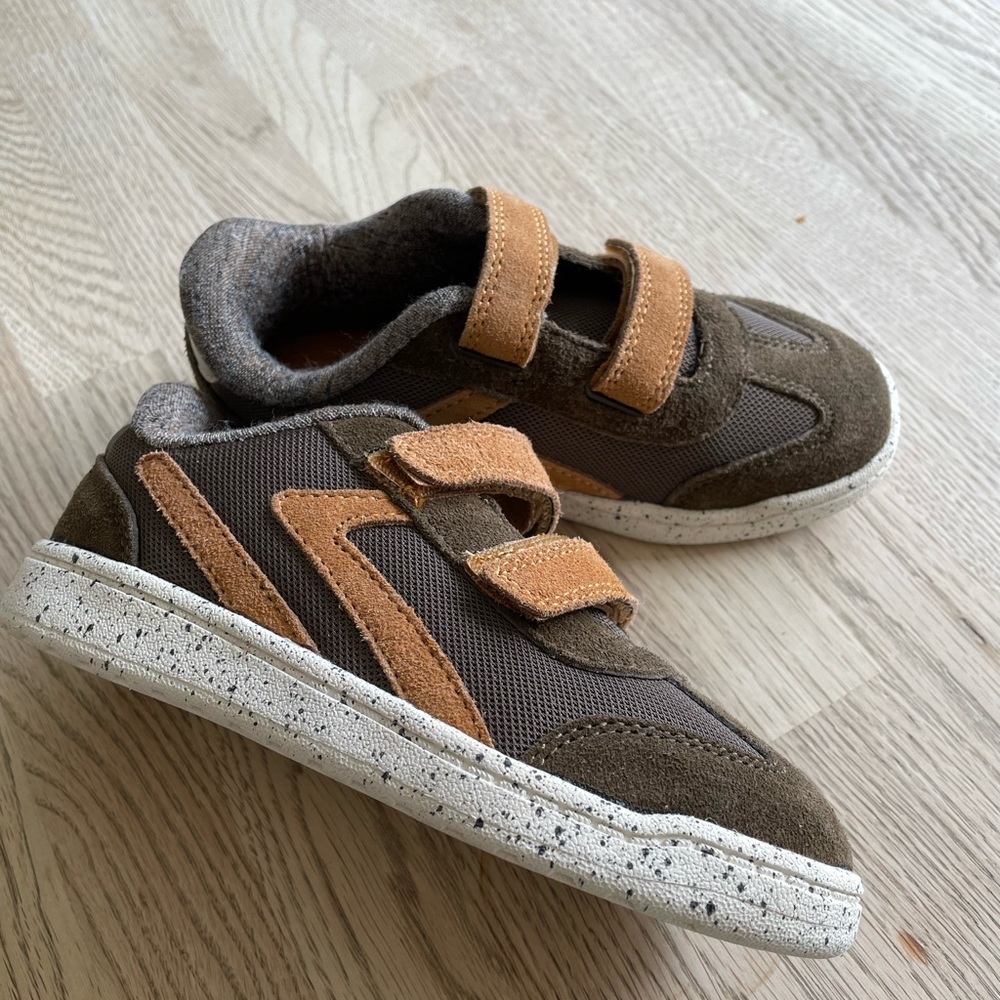 NWOT // Cat & Jack sneakers // size 12